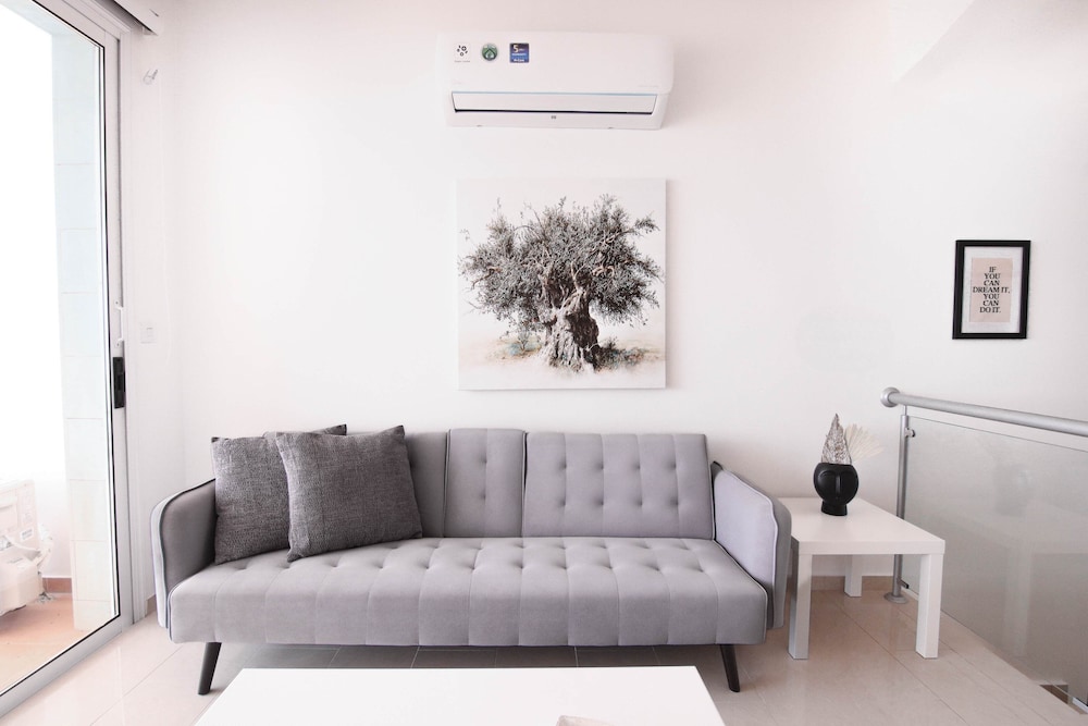 Phaedrus Living Beachfront Villa Morona
