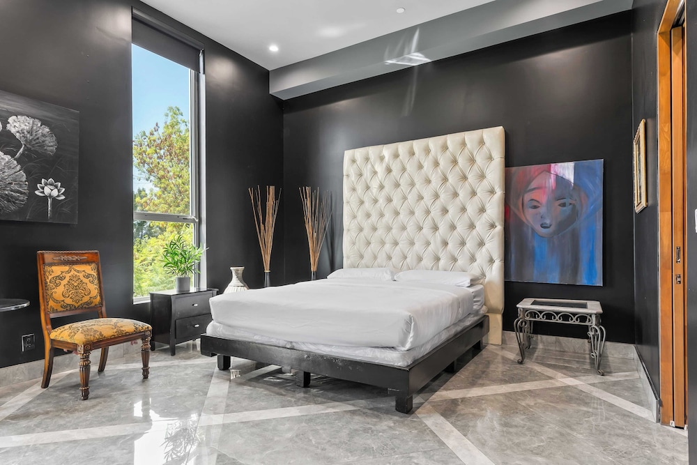 Luxe LA Escape w/ Pool, Views & Game Room Alta Vista Estate by Avantstay
