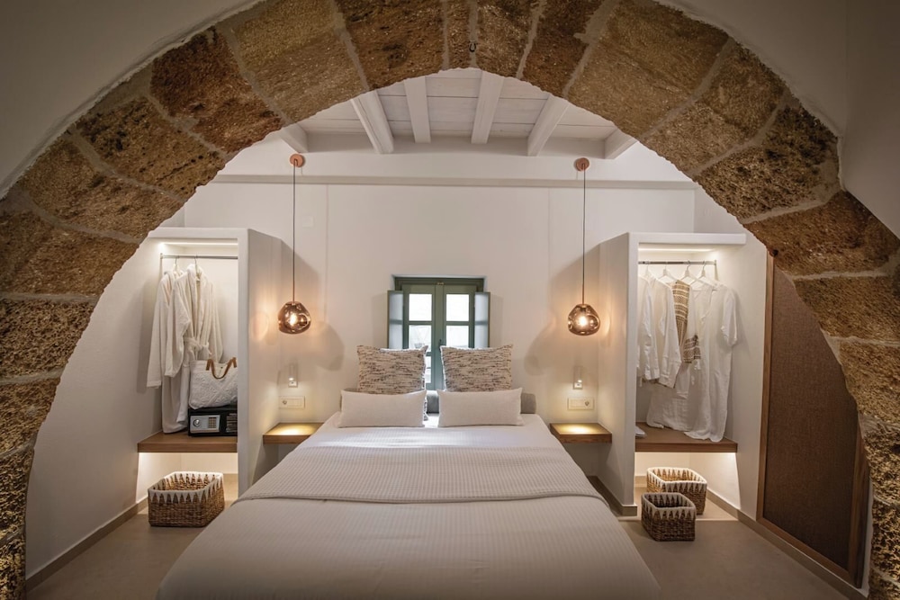Mint Villa by Checkin