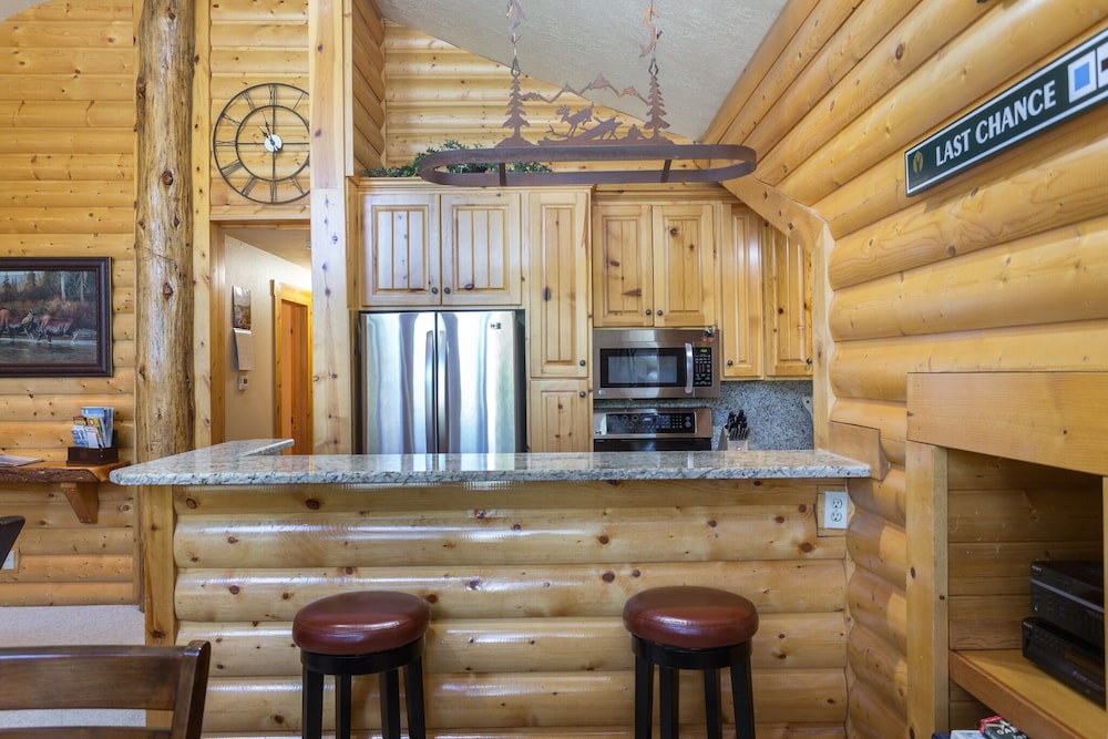 Comstock Lodge - Two Bedroom Condo with Hot Tub #306 2 Condo