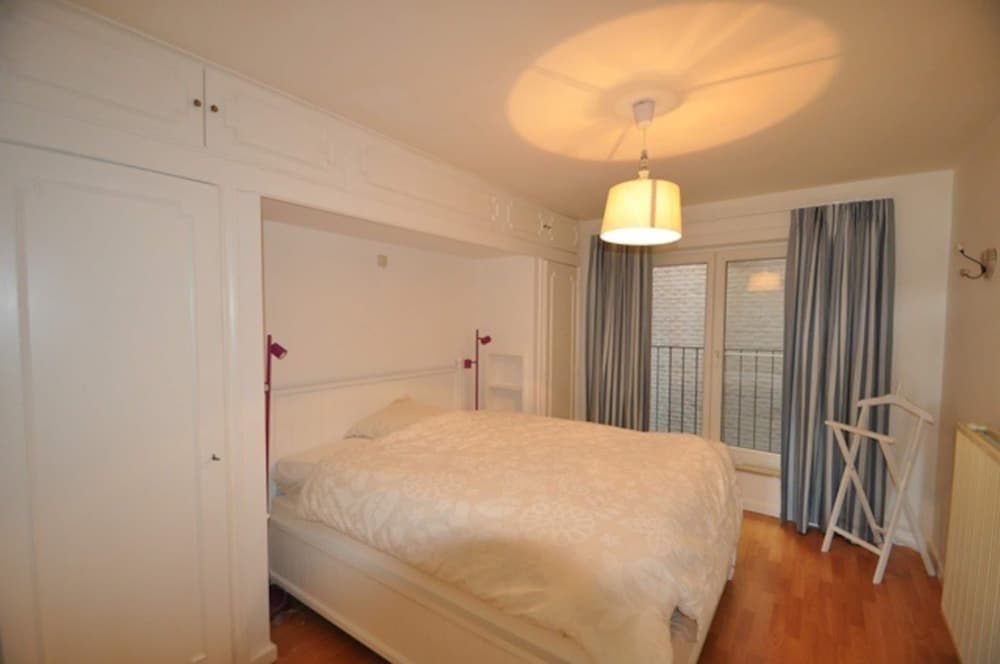 Apartment in Duinbergen With Sea Views