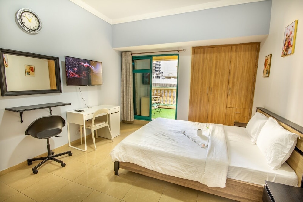 Marina Crown Hostel for Girls