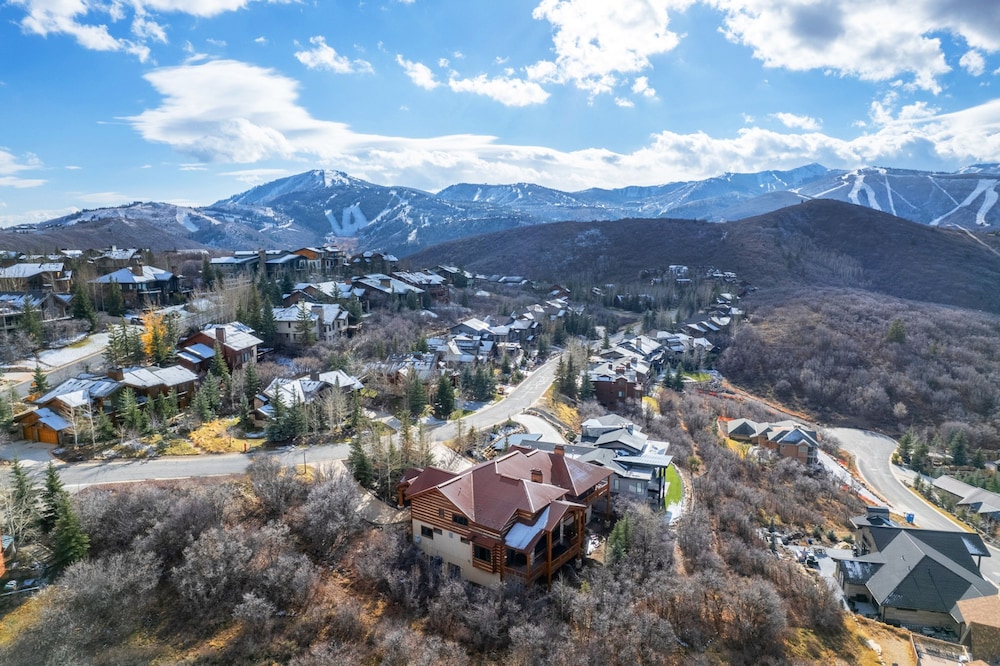 High Meadow by Avantstay Alpine Views w Indoor Pool Hot Tub Open Floor Plan