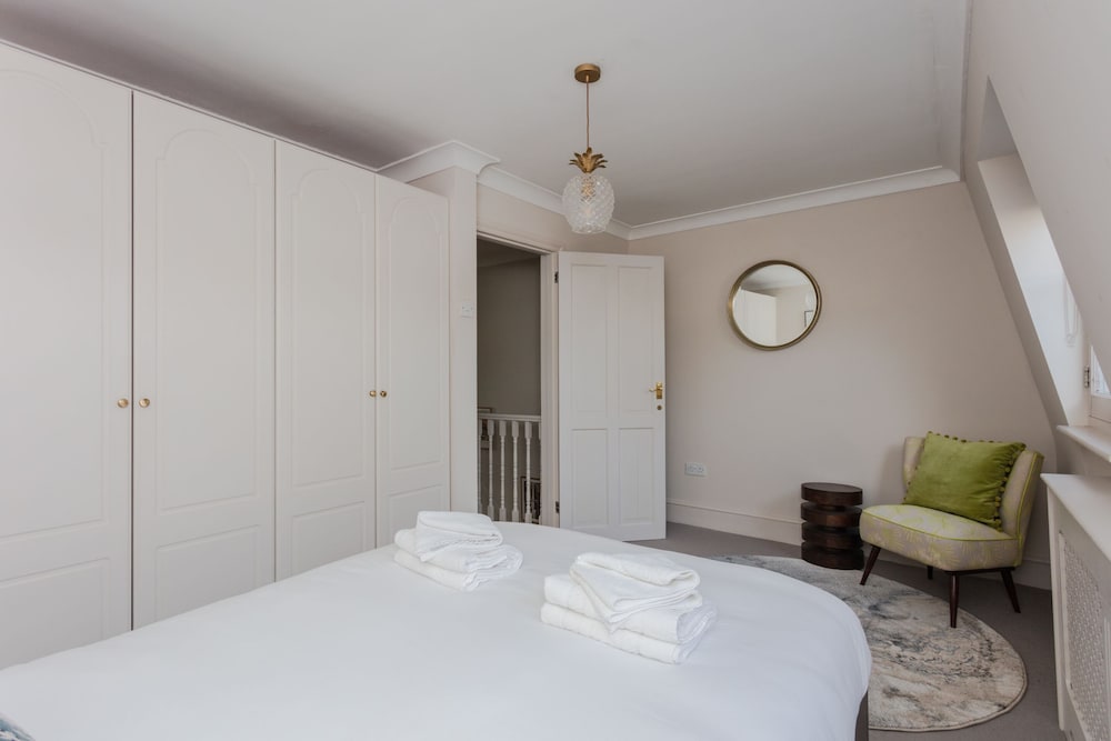 Newly Refurbished 4 Bedroom House in East London