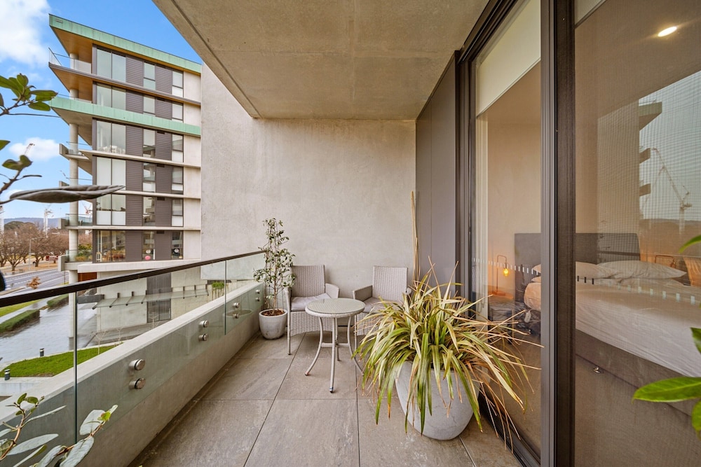 Inner-city 2-bed With Large Balcony, Garden & Gym