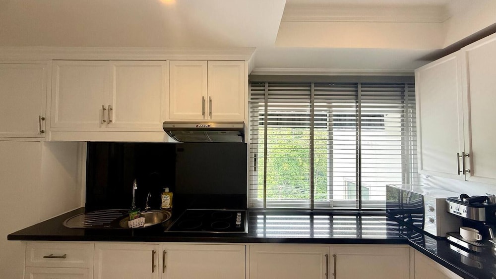 Palace - Spacious 1 Bedroom Condo With Shared Pool