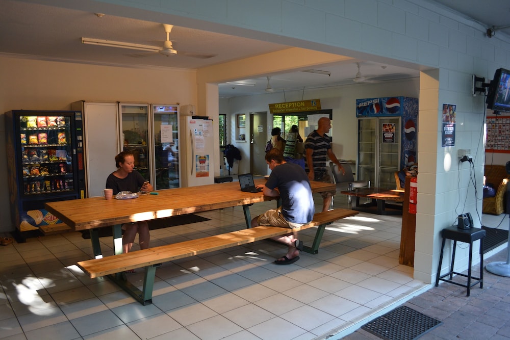 Frogshollow Backpackers