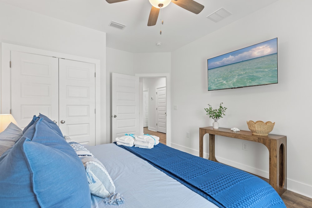 Spacious 6BR Beach Home Sleeps 15 Relax & Reconnect at Coastal Breeze
