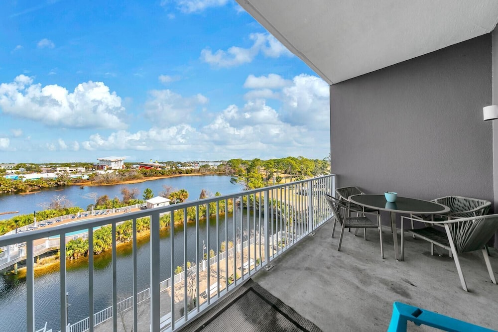 Laketown Wharf 402