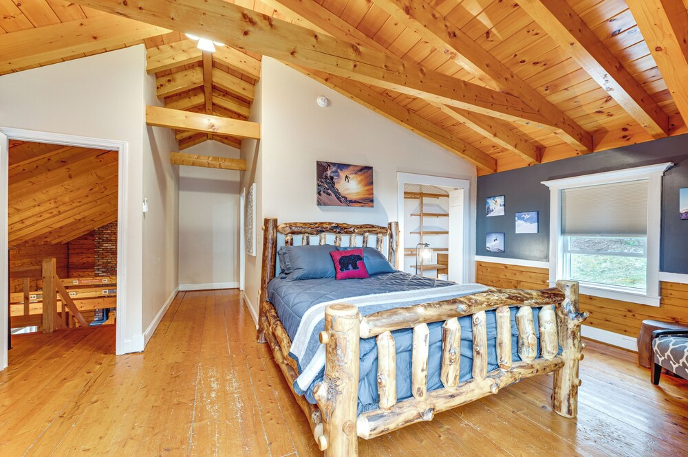 8 Mi to Kingdom Trails: Spacious Home w/ Game Room