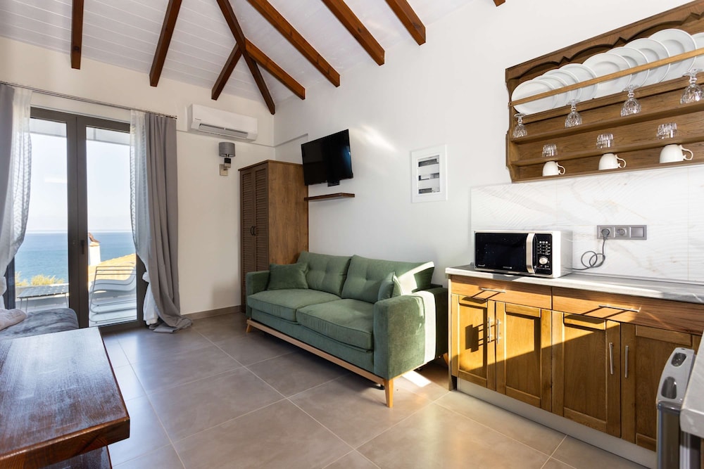 Eneos Boutique Residence - Koroni Garden Jewel