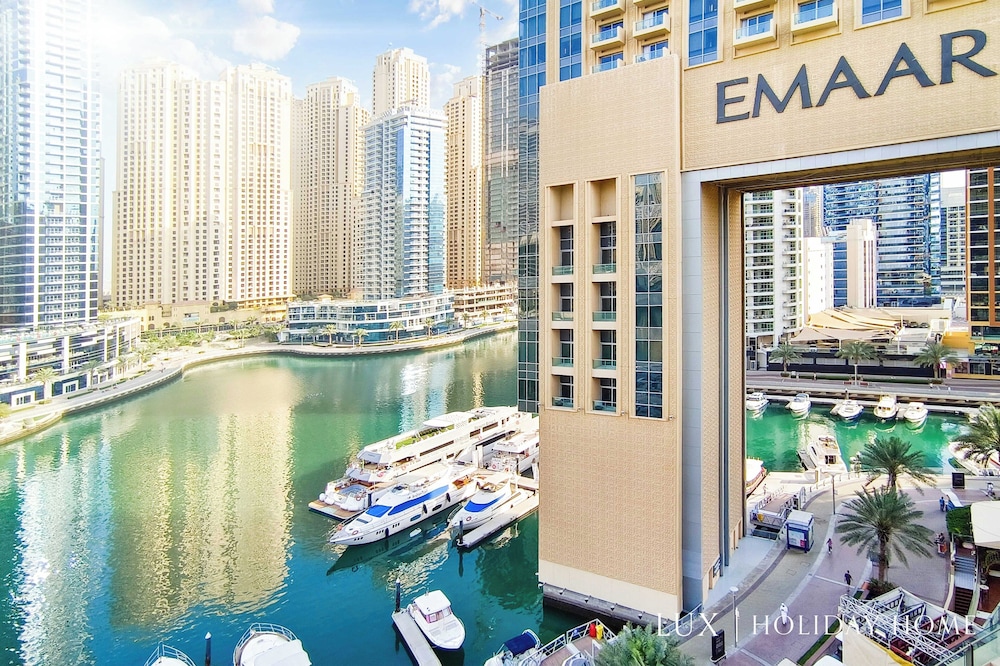 LUX | The JW Marina Suite