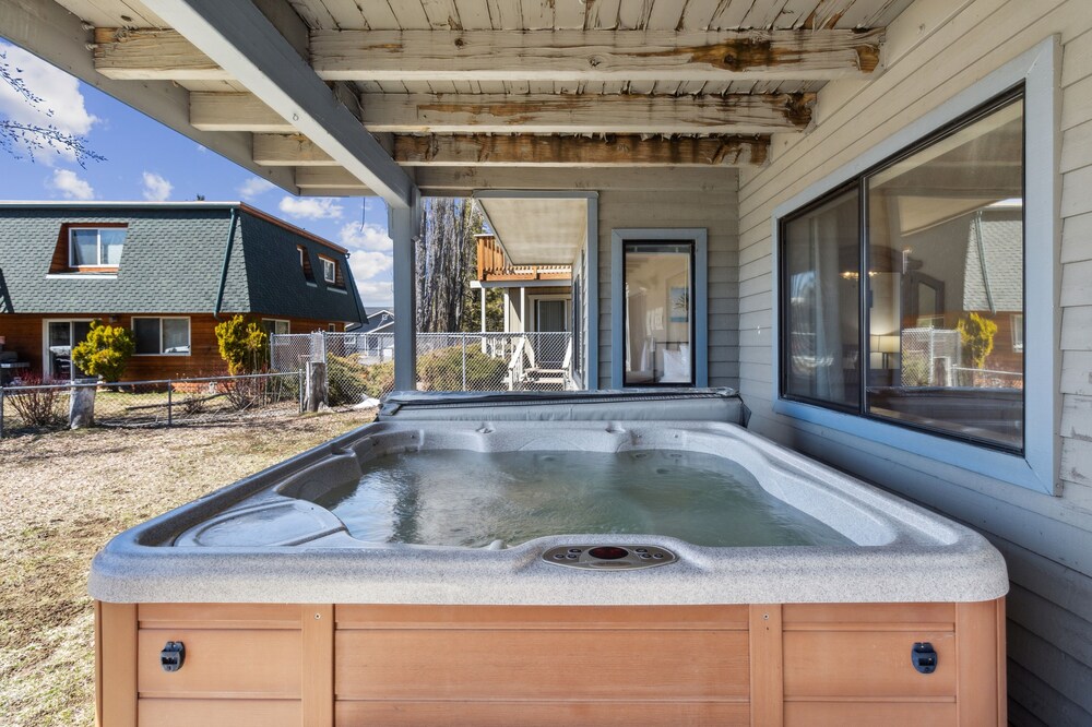 Tranquil Tahoe Retreat With Hot Tub 3 Bedroom Home by RedAwning
