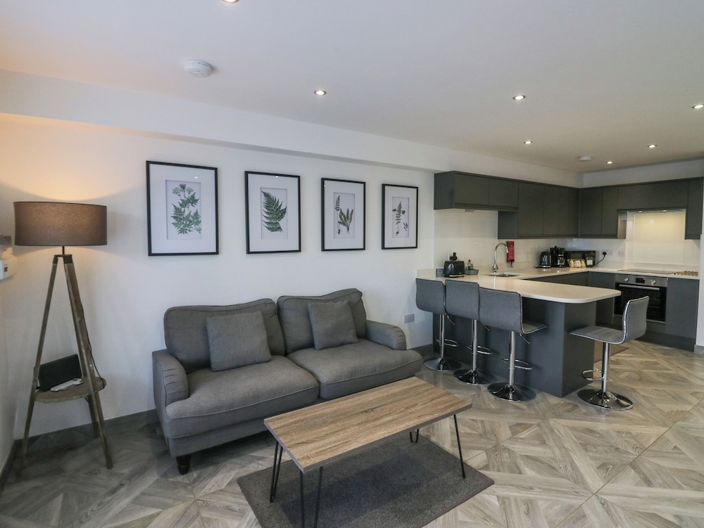 Edgemere Hideaway