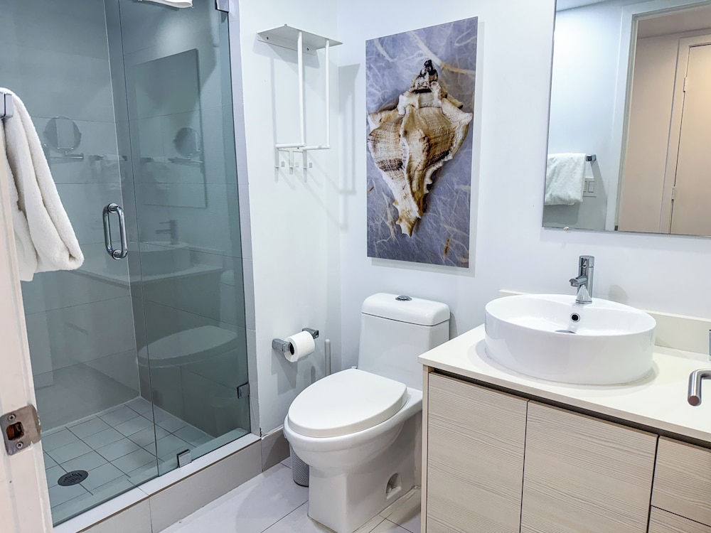 Modern Beachwalk Apt 805