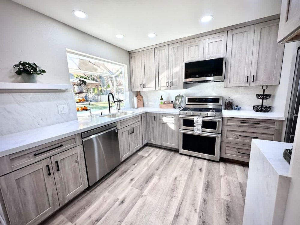 Crestview Oceanside - Family-friendly Private Yard