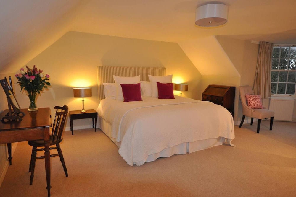 Charming 10-bed House in Blairgowrie view 4