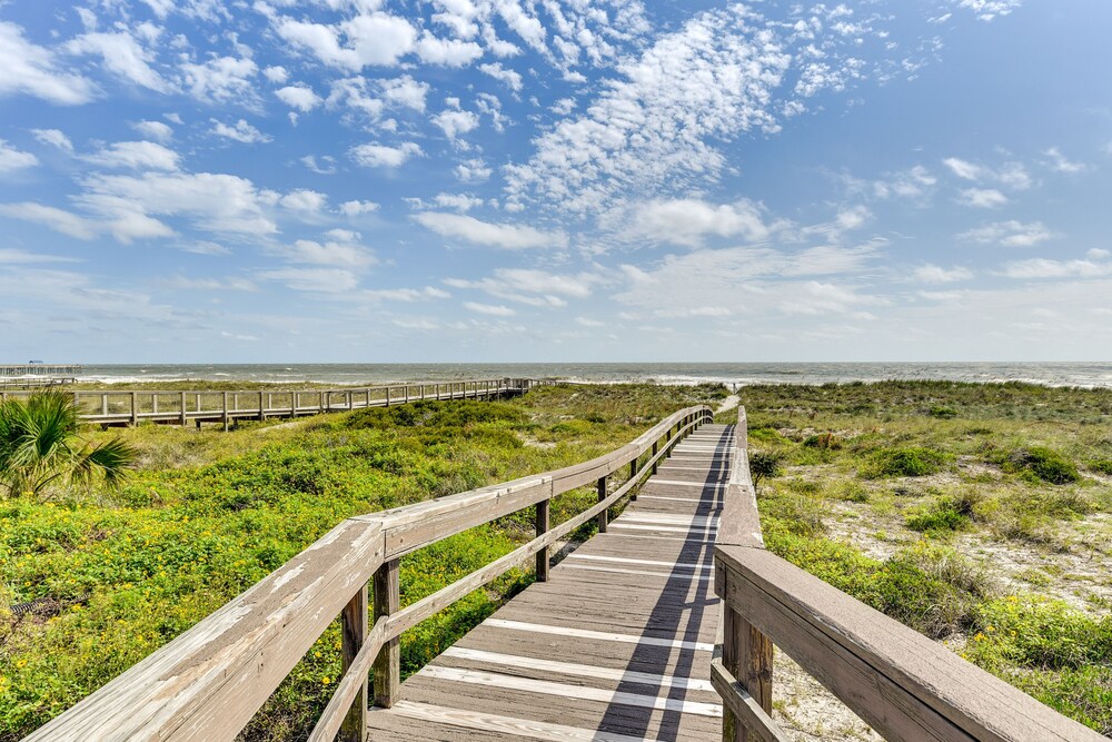 Kingsland Vacations - Fernandina Beach Paradise: Steps to Shore! - Property Image 1