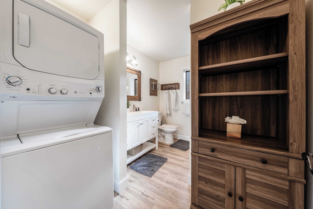 Geraldine Drive by Avantstay Hot Tub, Views, Walk to Trails + Game Room