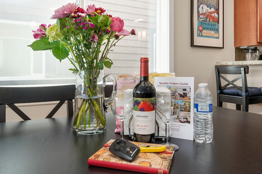 Seattle Vacation Home: The Aerodrome