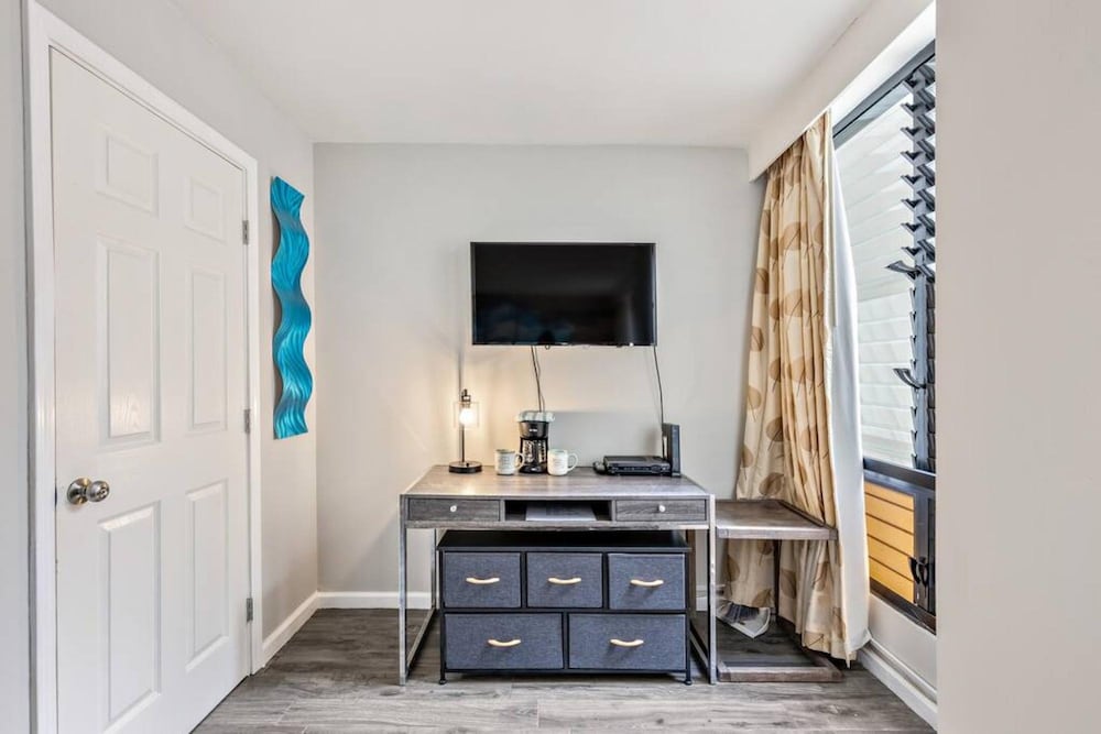 Inviting Waikiki Grand Hotel Room-1 Block to Beach