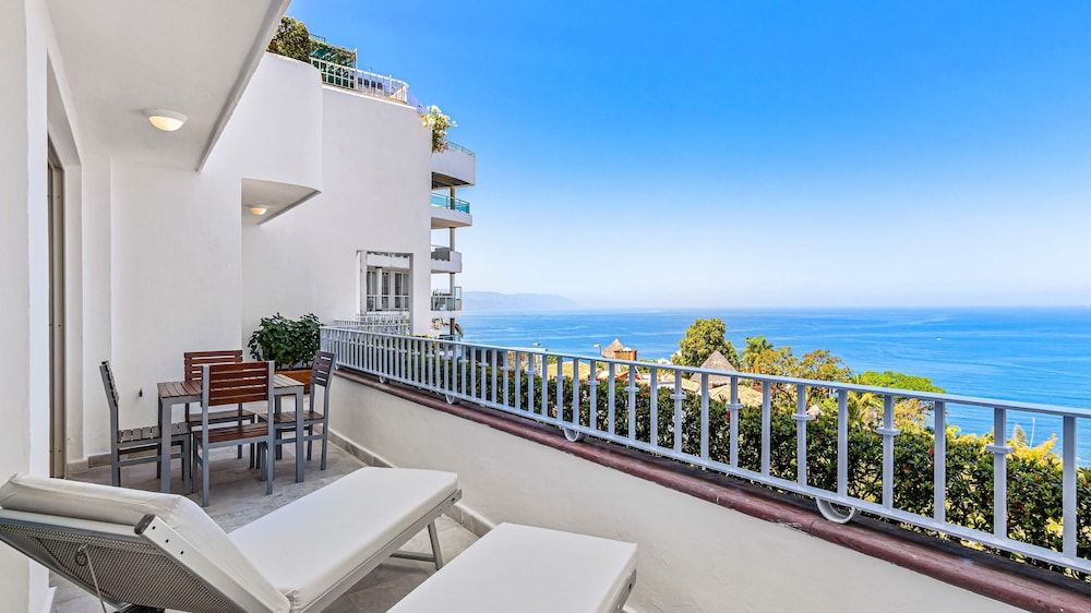 HOLT Grand Miramar Residences