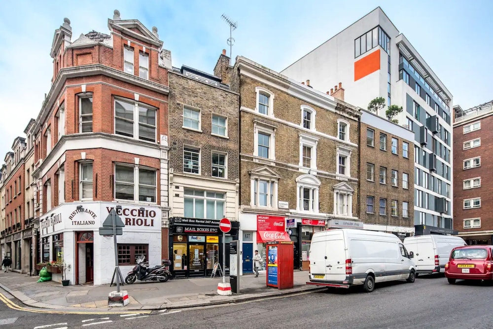 2 Bedroom 2 Bathroom Victorian Maisonette in Barbican