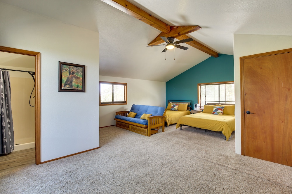 Cozy Show Low Cottage w/ Wood-burning Stove view 5