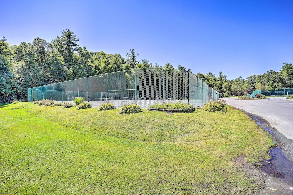 Hike, Swim, Ski & More: Pet-friendly Newland Home!