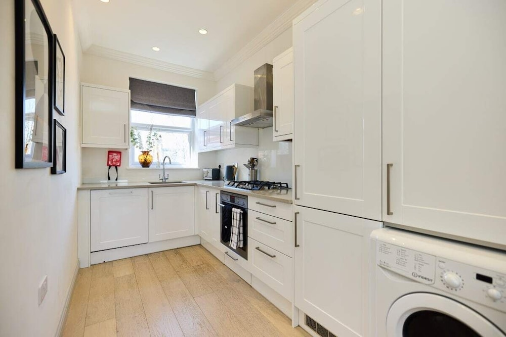 The Leghorn Quarters - Modern 3bdr With Balcony