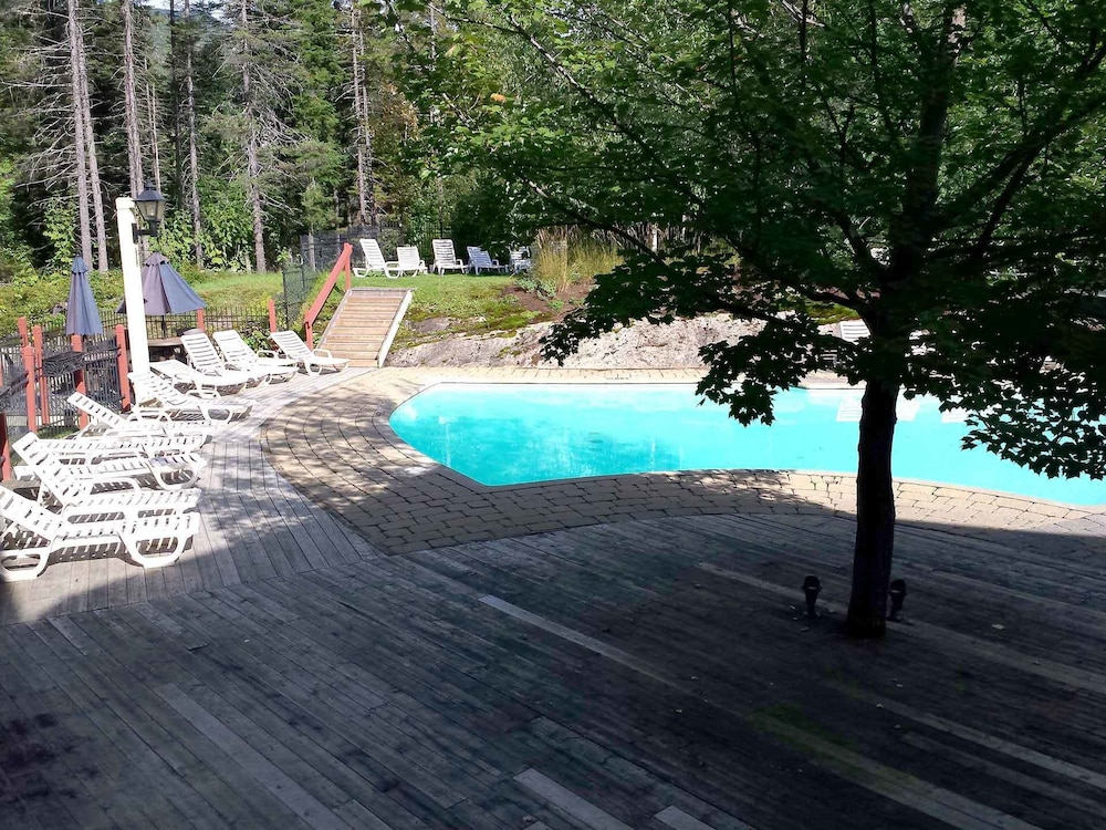 Tremblant les Eaux by Location ADP Tremblant