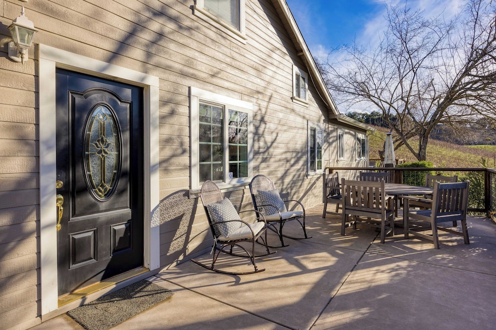 Luxury Wine Country Haven + Vineyard Views Near Top Wineries Adelaida Farmhouse