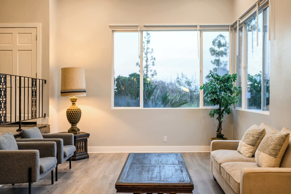 Serene Hilltop Oasis Above the City w Private Pool