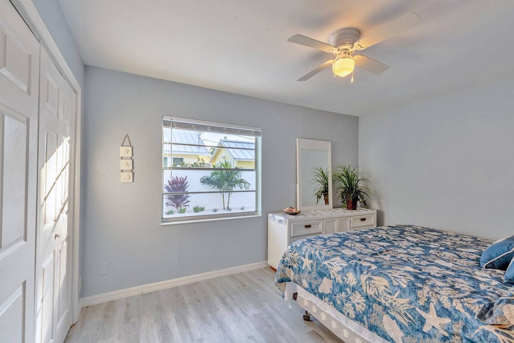 Royal Blue Downtown-gulfport-heated Pool