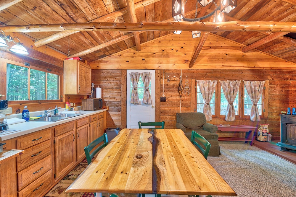 Lakefront Cabin w/ Beach Access: Levering Retreat