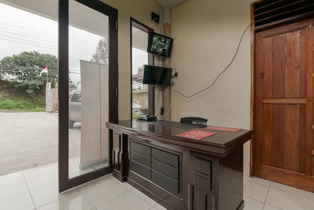 RedDoorz near Tahura Berastagi view 2