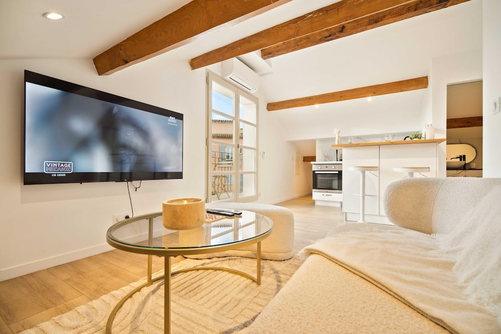Bright Apartment - AC- 2P - Center of St Tropez