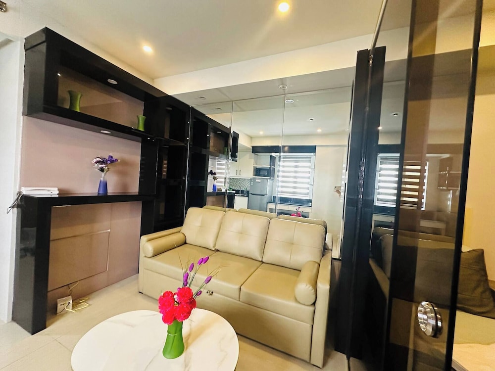Quaint 2BR Connected Apartment in Pasay City - Perfect for Families Front of MOA