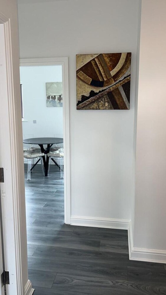 Beautiful 1-bed Apartment in Tipton, photo 2