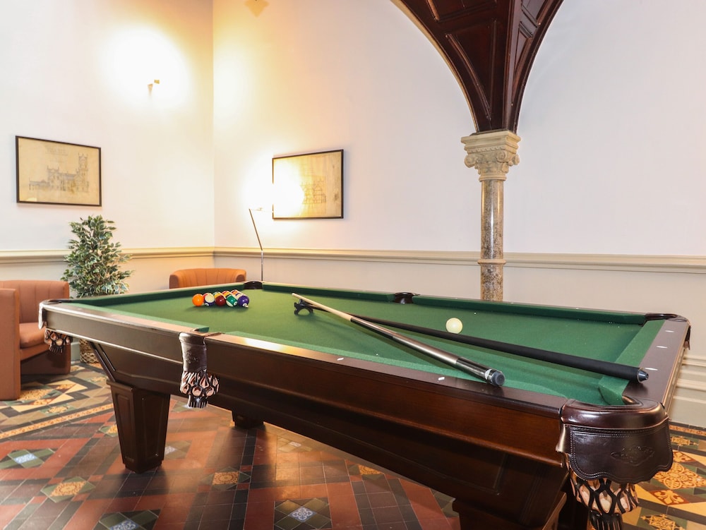 The Arthur Suite Stone Cross Mansion