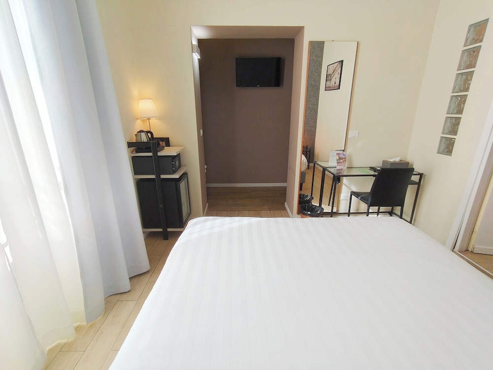Nicole Suite