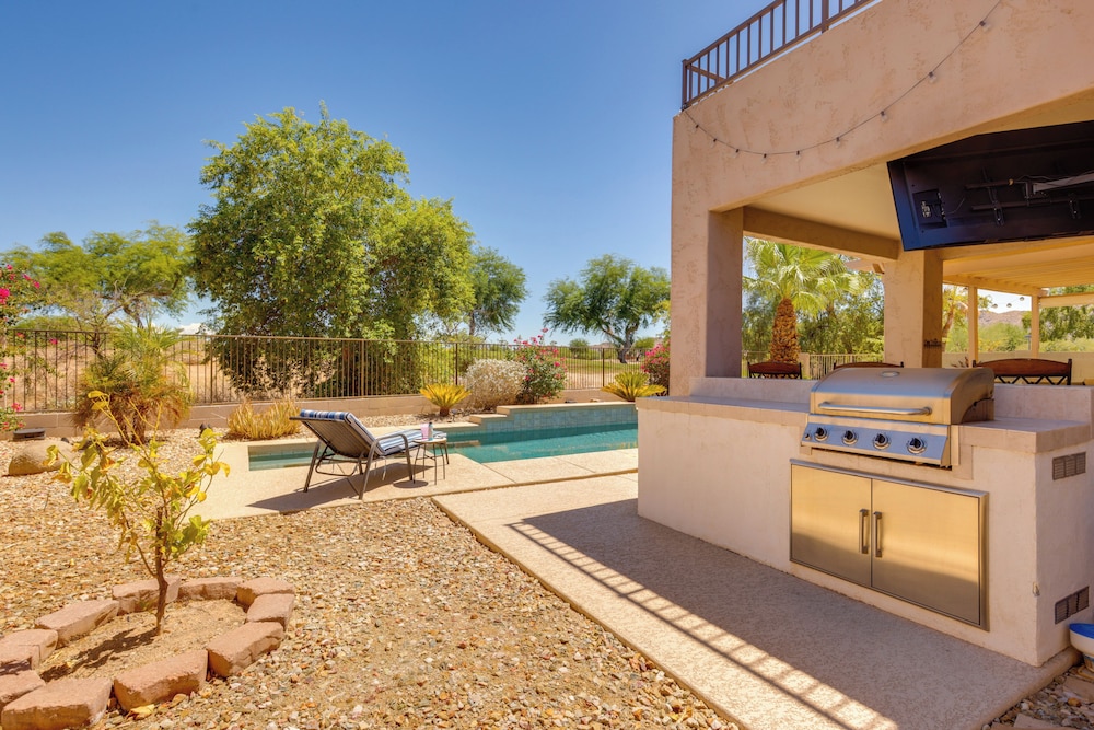 Private Yard & Fairway View: Phoenix Golf Retreat!