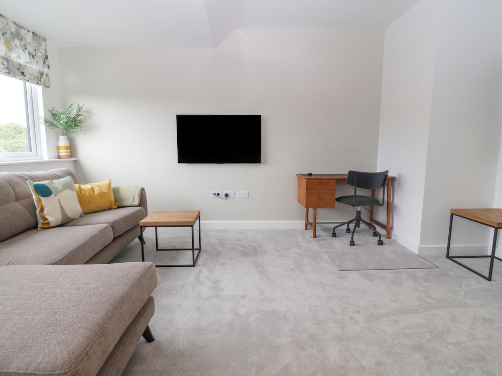 Apartment 16