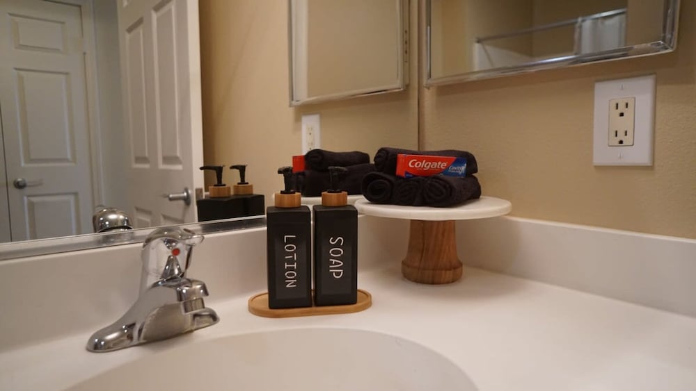 Spacious 2-br APT Near Disneyland Pool Hot Tub GYM