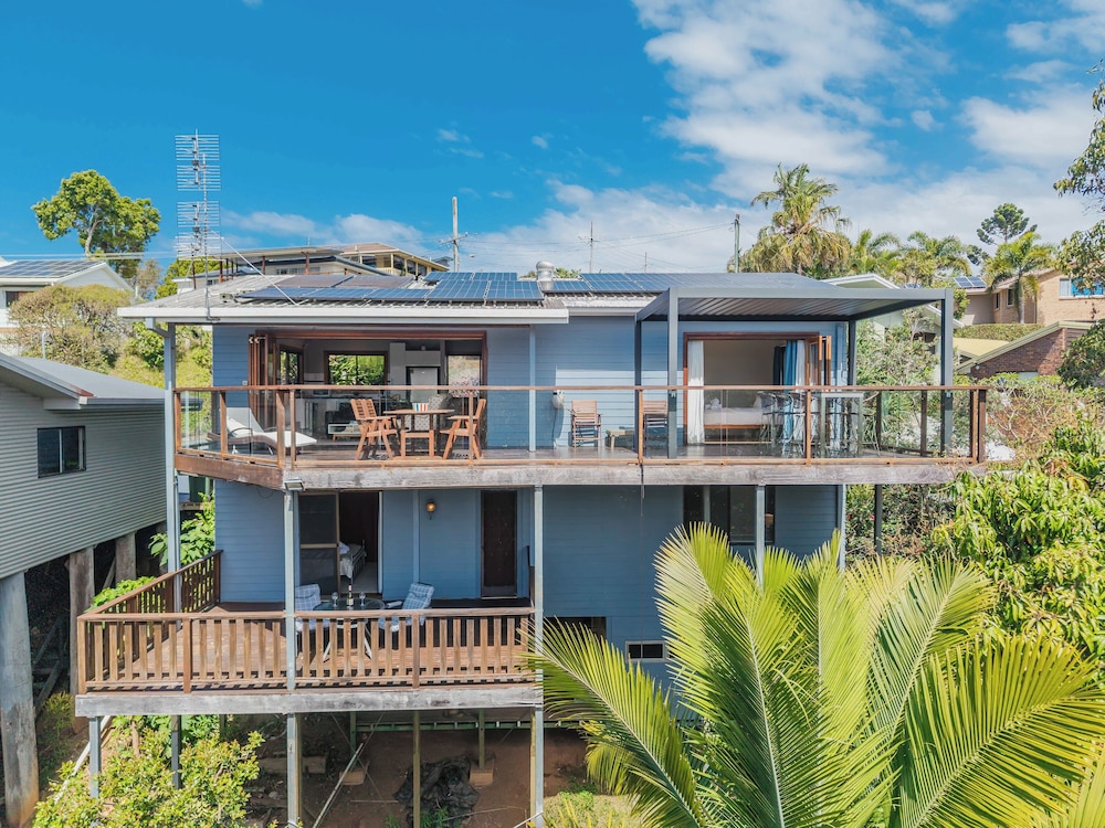Hillcrest Retreat with River Views