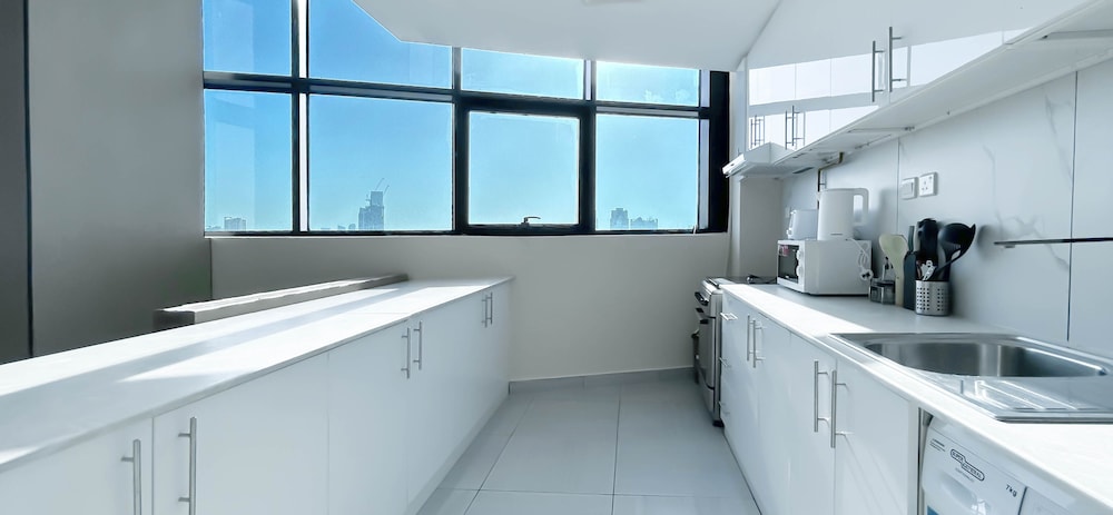 Stylish 1BR With Balcony City Views O2 Tower, JVC