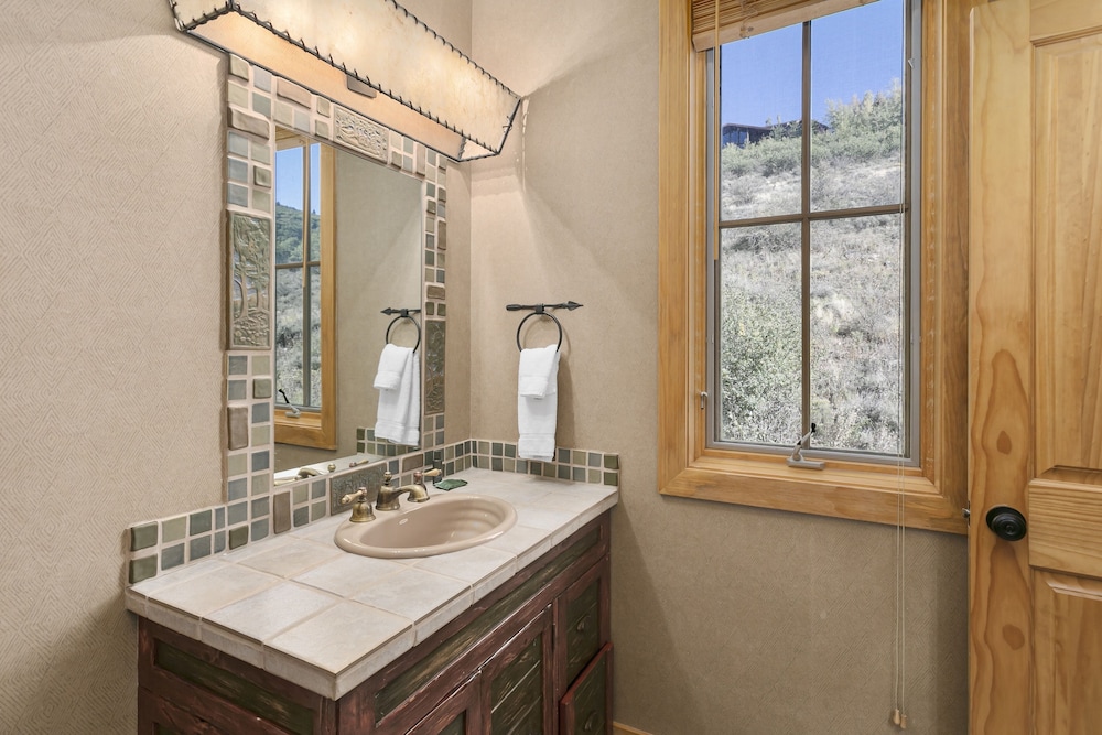 Thistle Drive Home at Deer Valley Resort - 4 Bedroom Home #3020 4 Condo