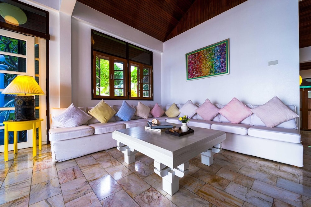 Oceanfront 6 Bedroom Twin Villas OV6
