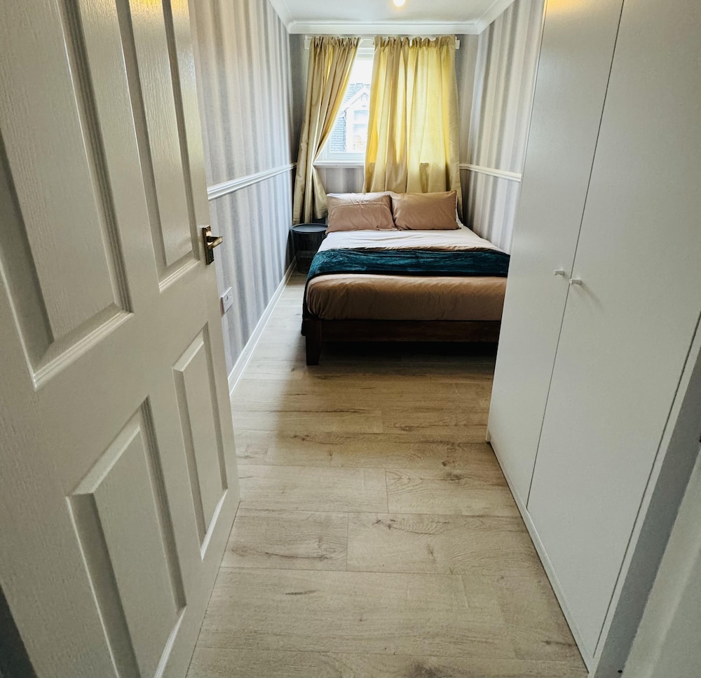 Entire 4-bed House in Sunderland view 4