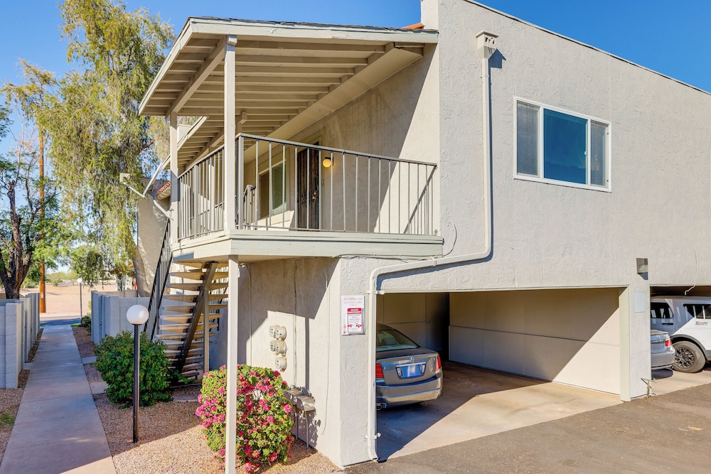 Community Pool: Scottsdale Condo 2 Mi to ASU